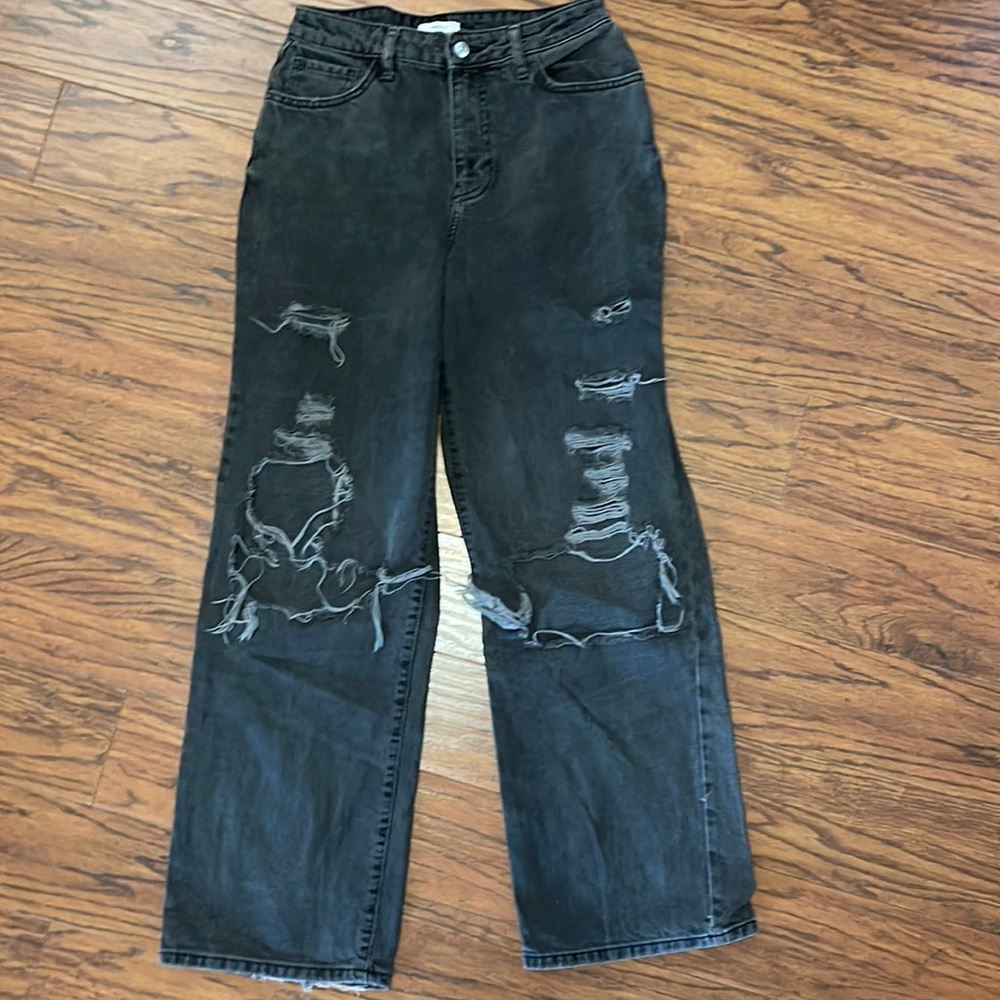 Women’s Forever 21 jeans. Size 28. Factory holes and tears.